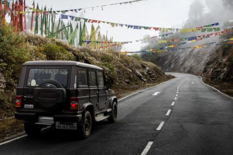 अपनी बोलेरो का 10वां जन्मदिन मनाने के लिए हिमालय की एकल सड़क यात्रा